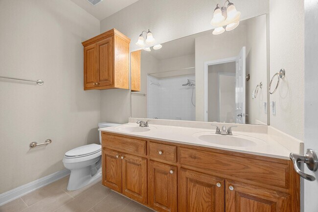 Building Photo - 7 Bed Home for August!
