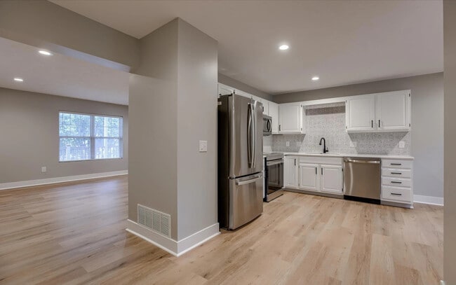 Building Photo - 819 S 42nd St
