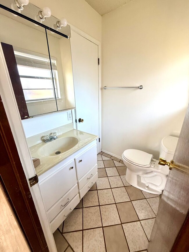 Building Photo - Updated 3 Bedroom, 1.5 Bath House Near Hard Rock Casino and Has Great Highway Access!