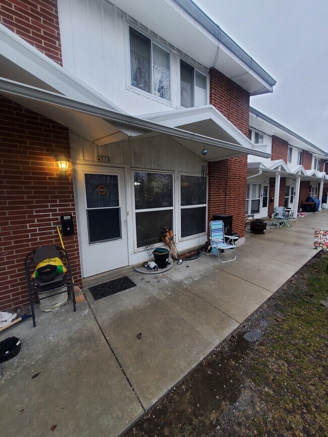 Building Photo - Multi-Level 2BED/1.5BATH West Allis Apartment