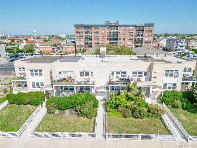 Building Photo - 325 Shore Rd