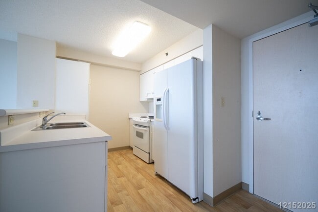 Building Photo - 215 N King St