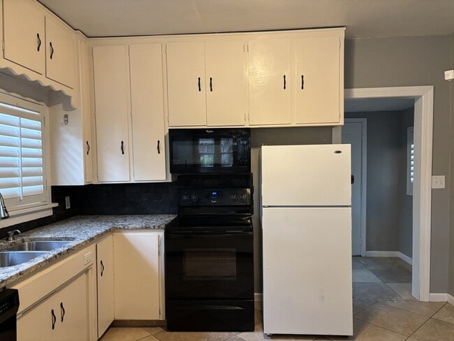 Building Photo - Adorable 2-bedroom, 1-bath cozy home in the heart of Modesto