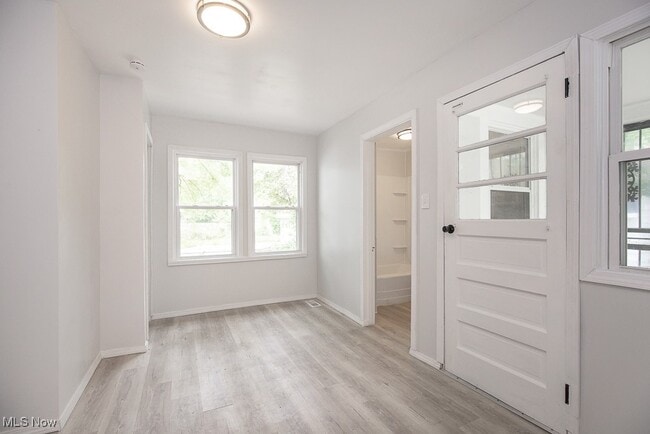 Building Photo - 15409 Grovewood Ave