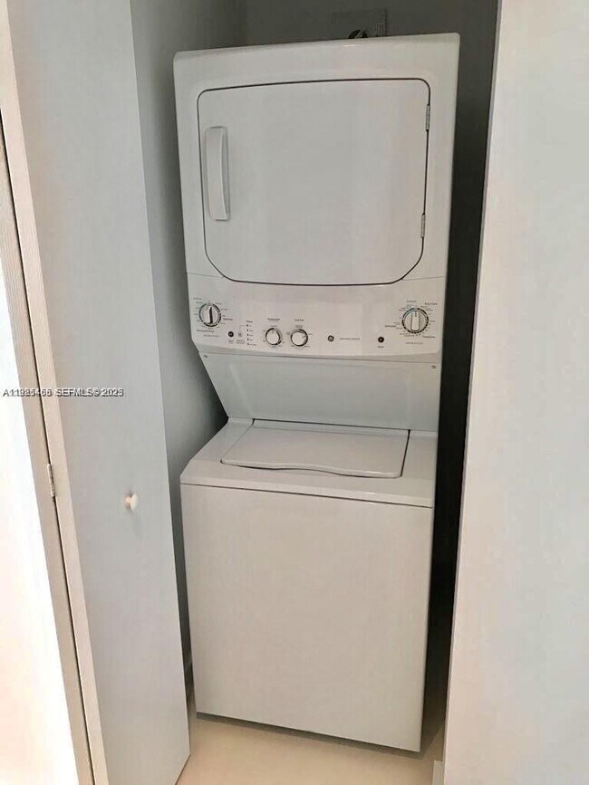 Building Photo - 1300 S Miami Ave