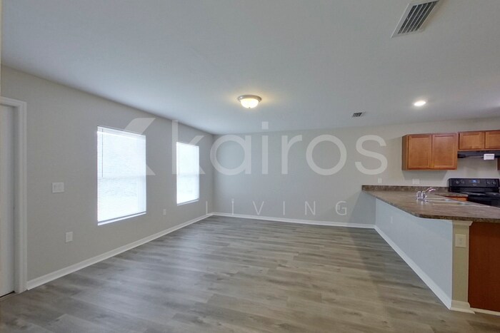 Building Photo - 315 NE 25th Terrace