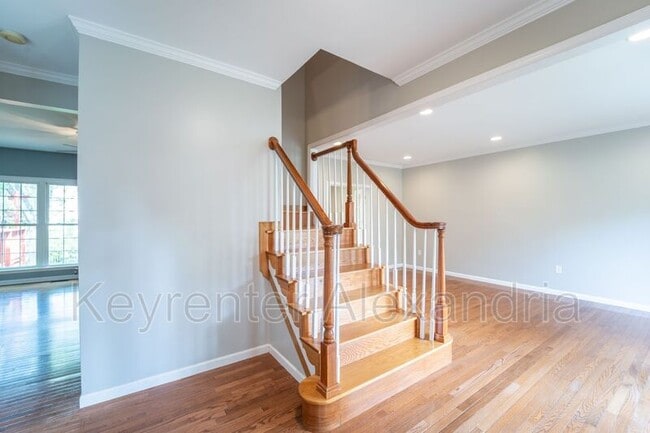 Building Photo - 13183 Oak Farm Dr