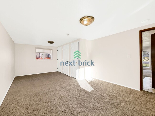 Building Photo - 2 Bed and 1 Bath Single-family Home Availa...