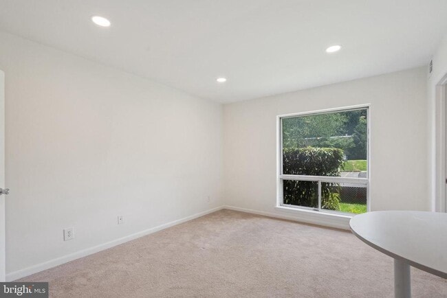 Building Photo - 11606 Vantage Hill Rd