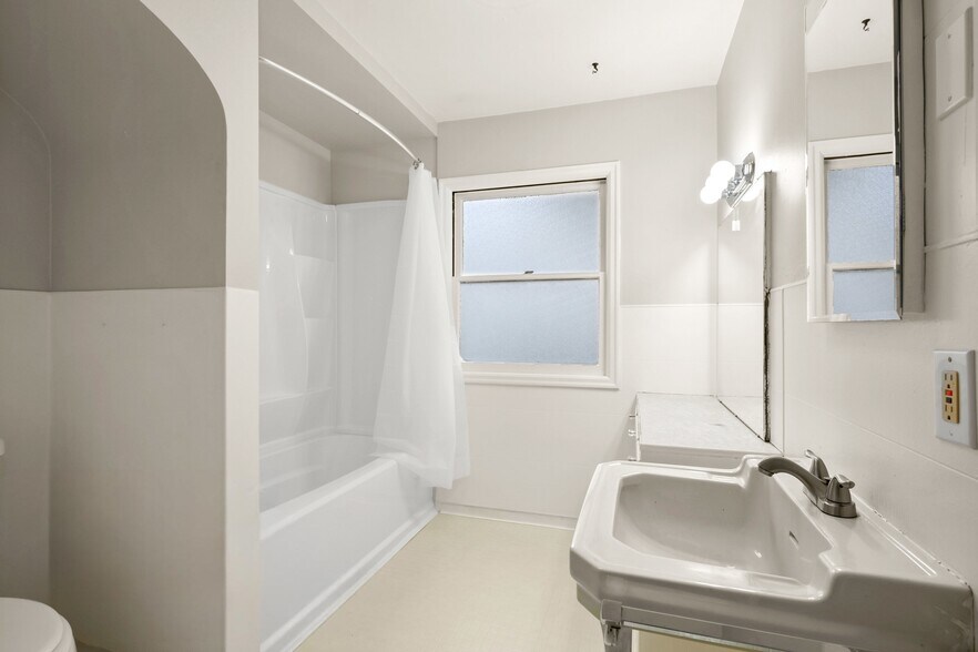 Building Photo - 3837 NE 17th Ave