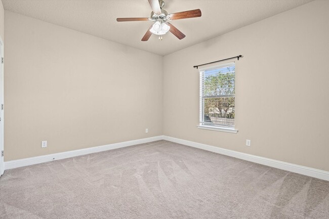 Building Photo - 10421 Fionn Loop