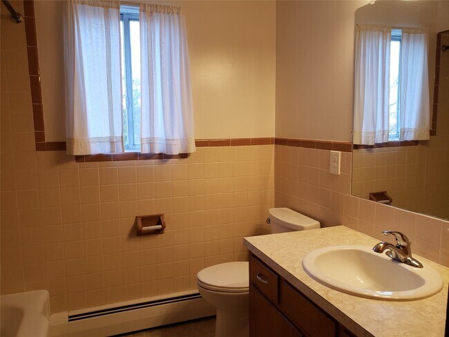 Building Photo - 15 Coventry Rd