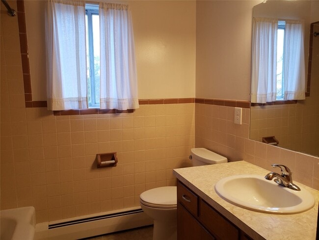 Building Photo - 17 Coventry Rd