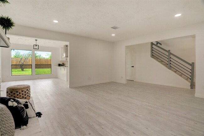 Building Photo - 7926 Windy Creek Dr