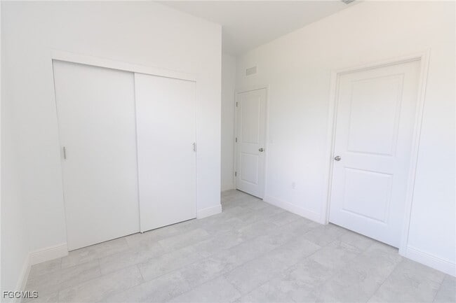Building Photo - 1087 Rugby Cir