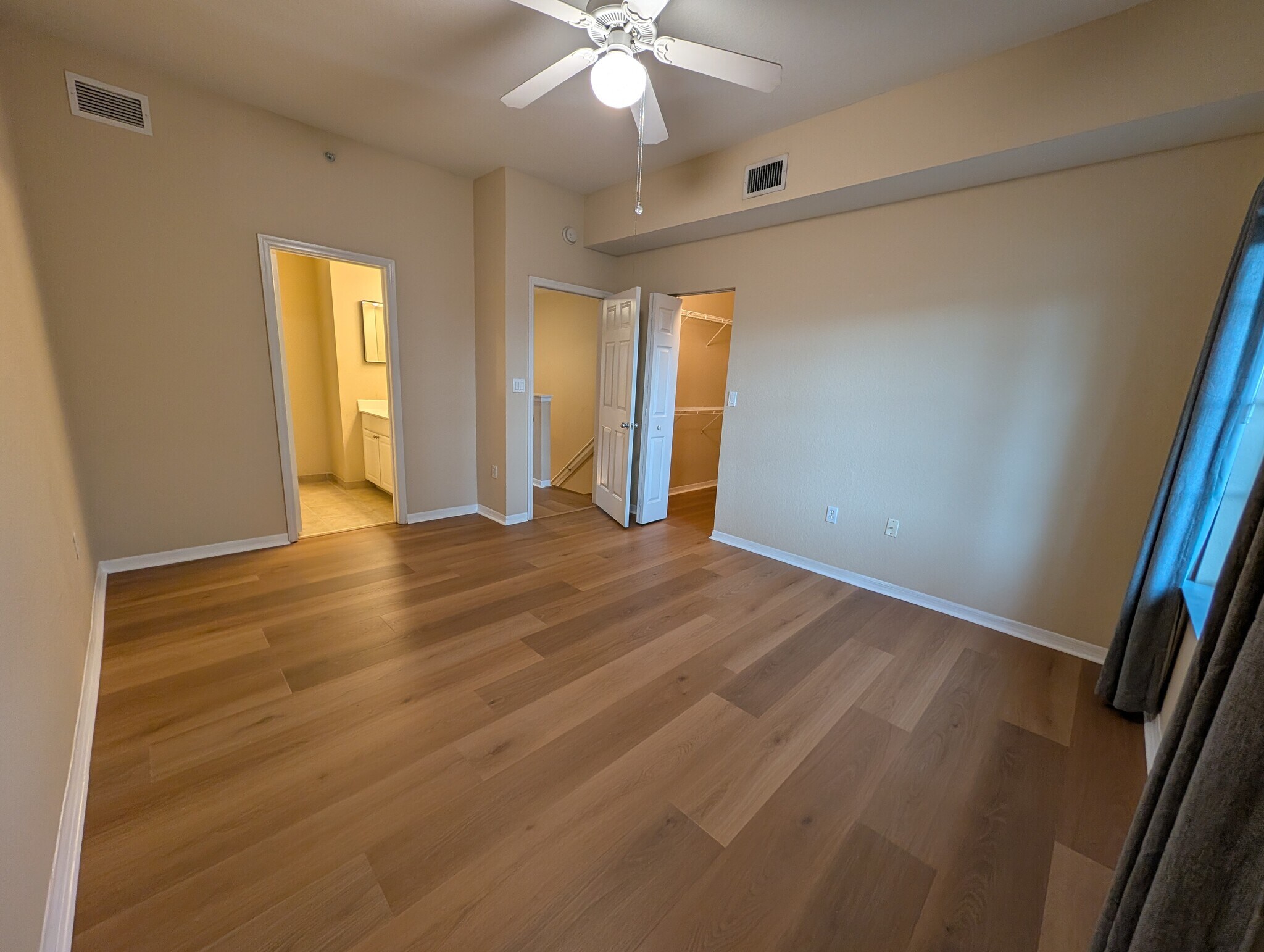 Primary bedroom with ensuite bathroom - 5218 Hampton Beach Pl