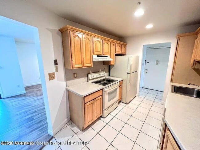 Building Photo - 55 Amberly Dr