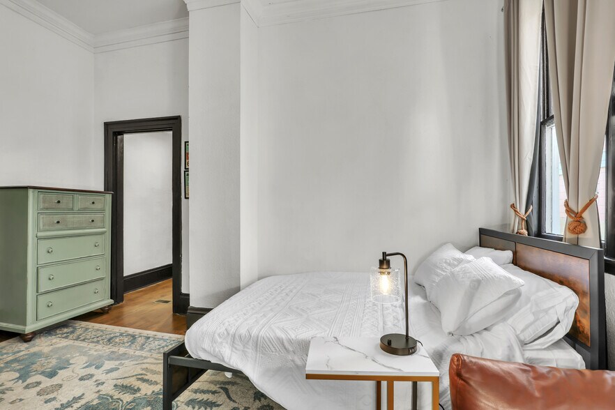 Room 3 Bed - 51 E 4th St