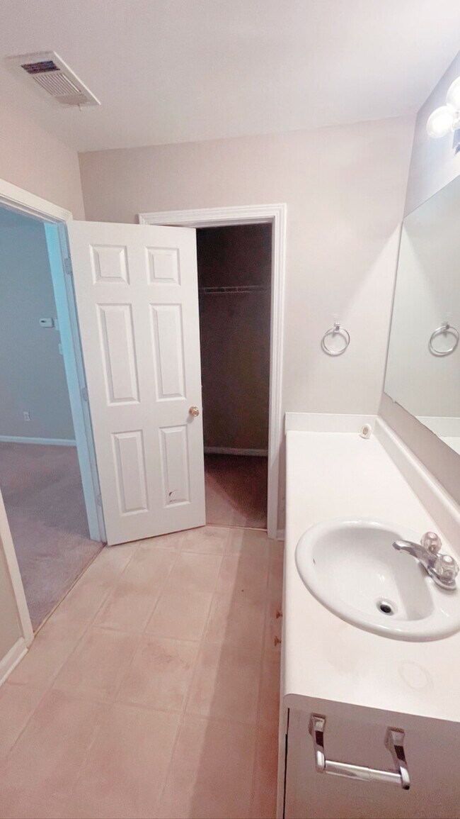 Master Bathroom & Walk-in Closet (3rd FL) - 6895 Slate Stone Way SE