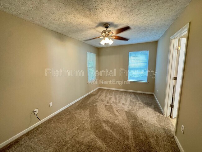 Building Photo - 525 Dot Dr