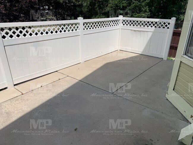 Building Photo - 714 Bentley Pl