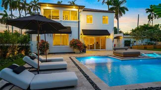 Building Photo - 1201 NE 85th St