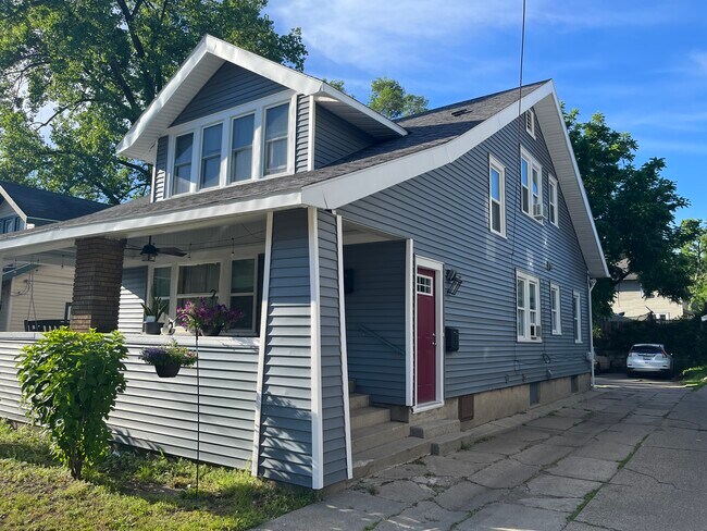 Building Photo - 24 Corinne St SW