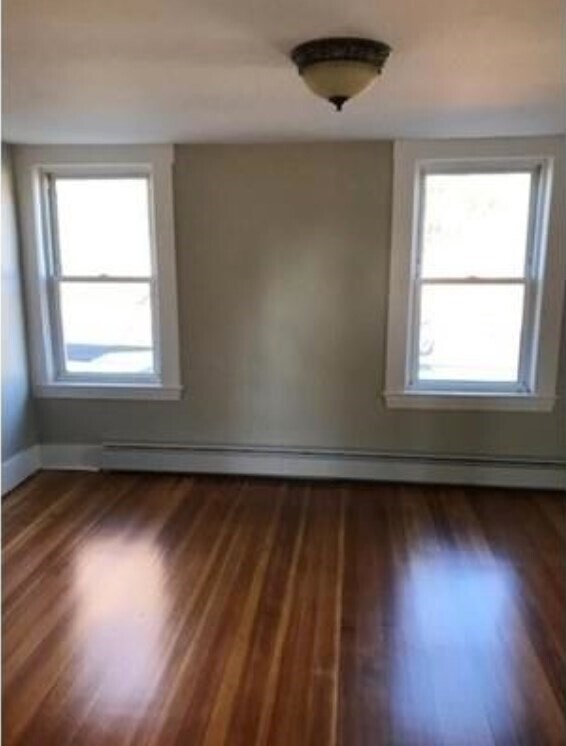 Primary Photo - 187 Beach St