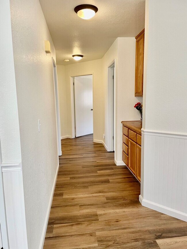 Building Photo - Gorgeous!