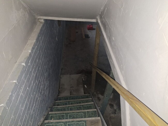 Building Photo - Come see your new home!