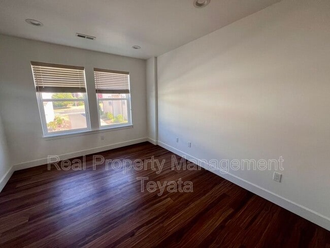Building Photo - 929 Nevada St
