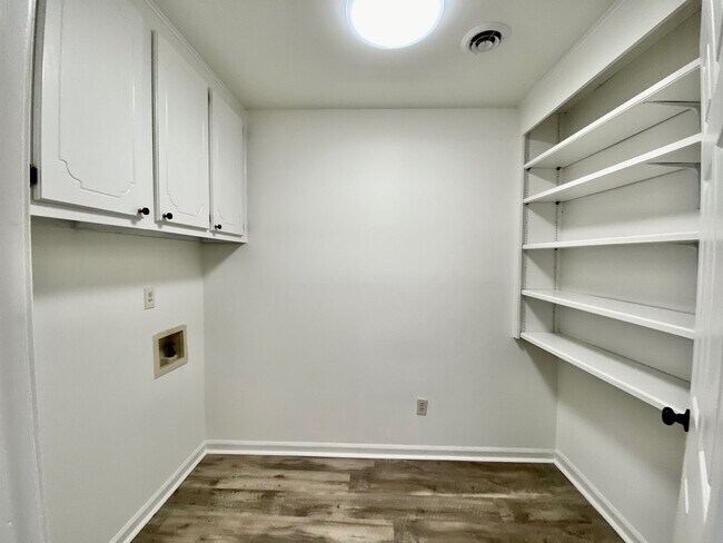 Building Photo - 2102 Fillmore Dr