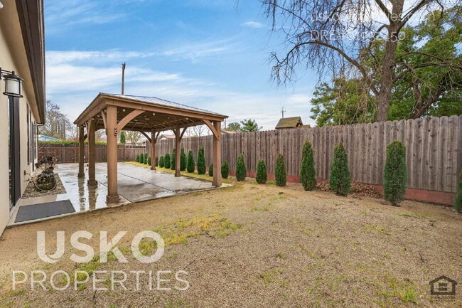 Building Photo - 103 Lazy Oak Ln