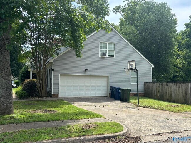 Building Photo - 135 Suffolk Dr