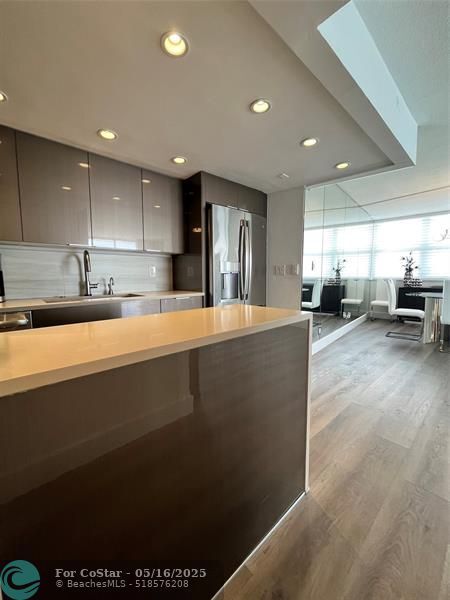 Building Photo - 209 N Fort Lauderdale Beach Blvd