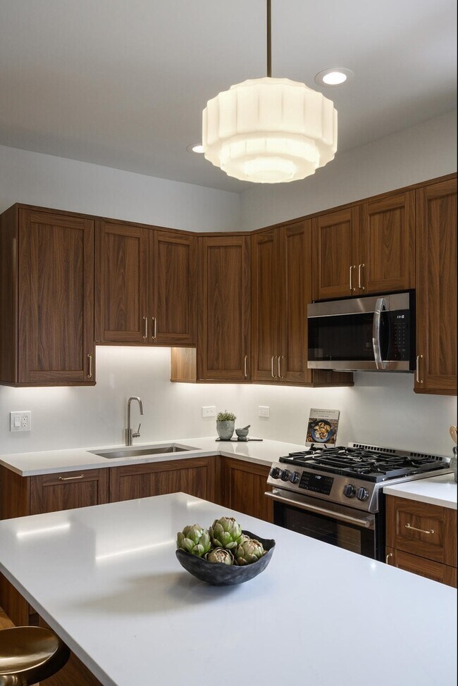 Building Photo - 1415 W George St