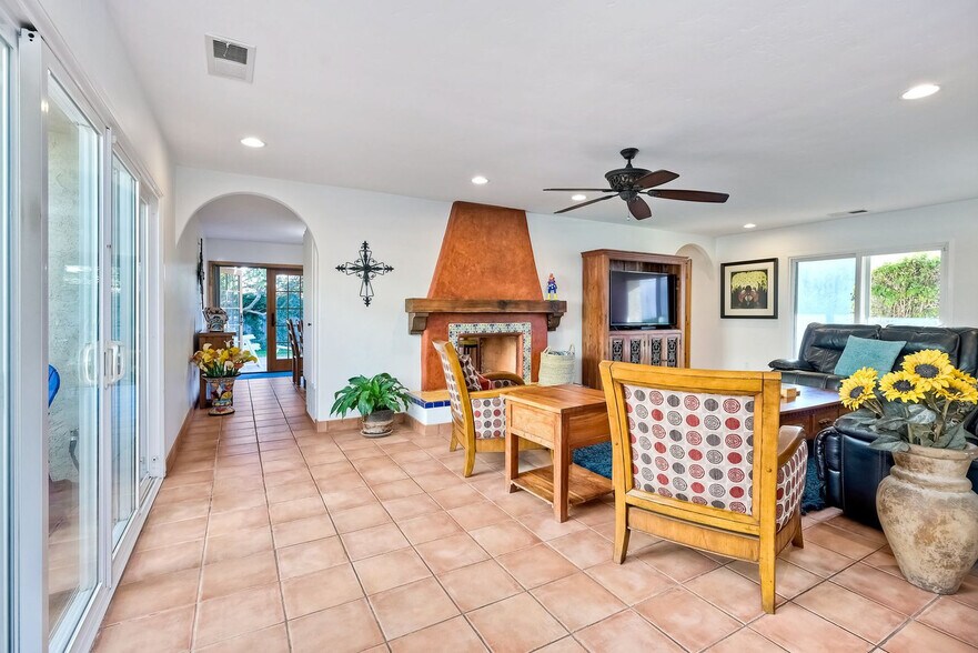 Building Photo - 5100 El Arbol Dr