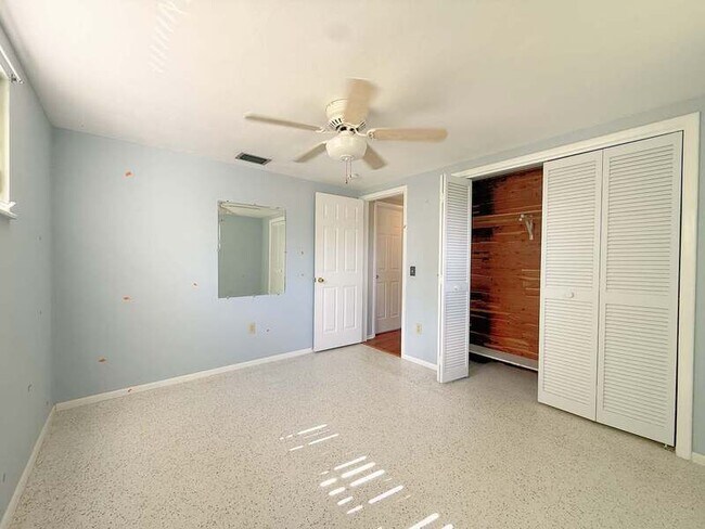 Building Photo - 5239 Eagle Dr