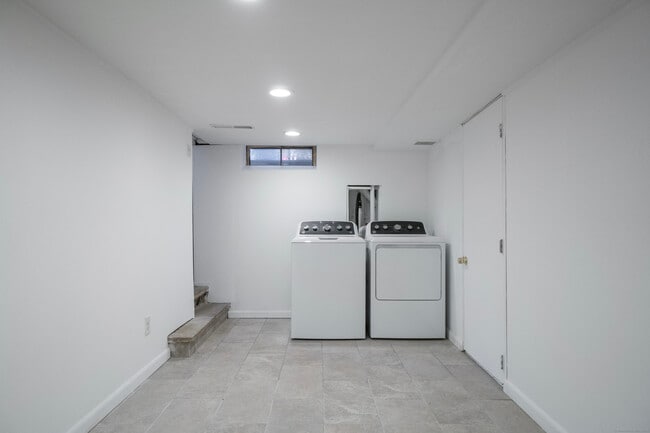 Building Photo - 62 Soundview Ave