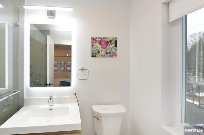 Building Photo - 65 Franklin St