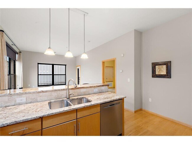 Building Photo - 270 4th St E