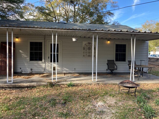 Building Photo - 2 Bed, 1 Bath House