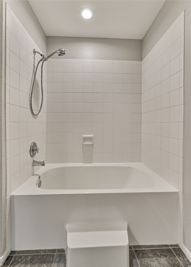 Building Photo - 25 Scarlet Woods Ct