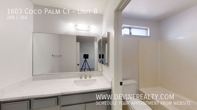 Building Photo - Corona Townhome