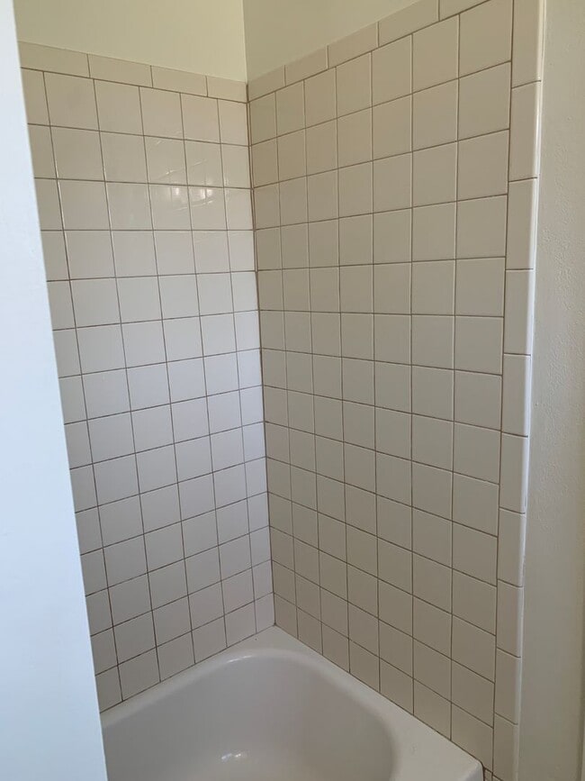 Building Photo - Great Neighborhood, 3 Bedroom Home for Rent