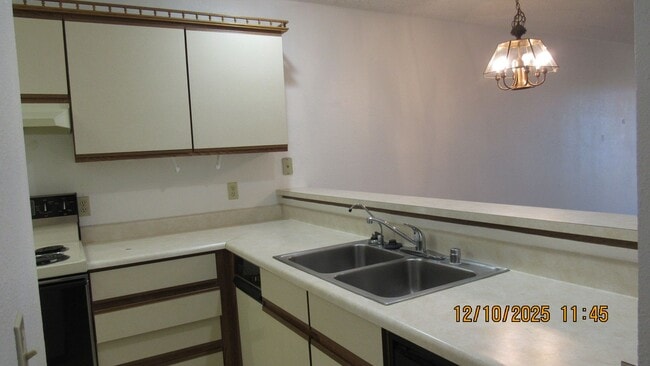 Building Photo - 2 Bed 2 Bath with Lake View