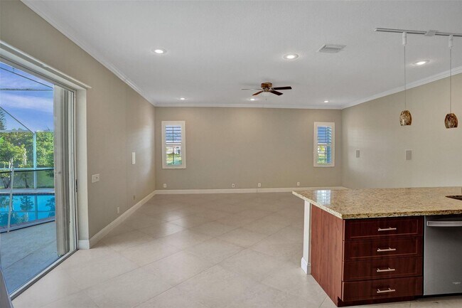 Building Photo - 5977 NW 73rd Ct