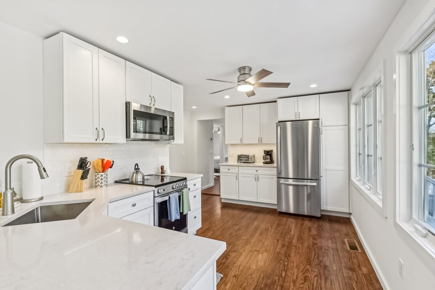 Building Photo - 605 Circle Dr