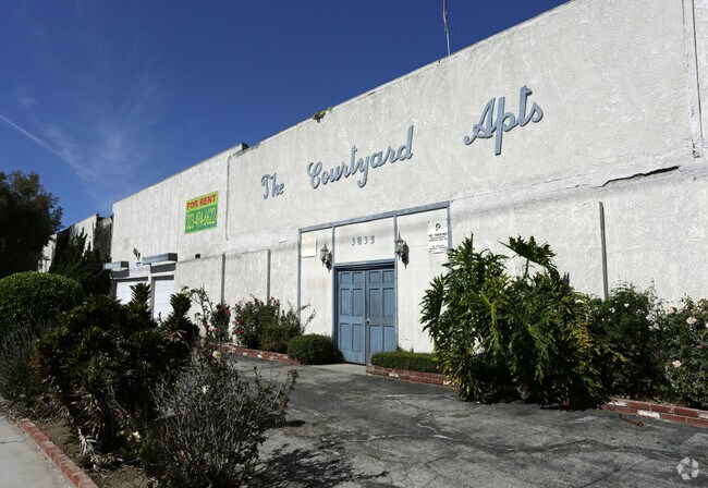 Building Photo - The Courtyard Apartments