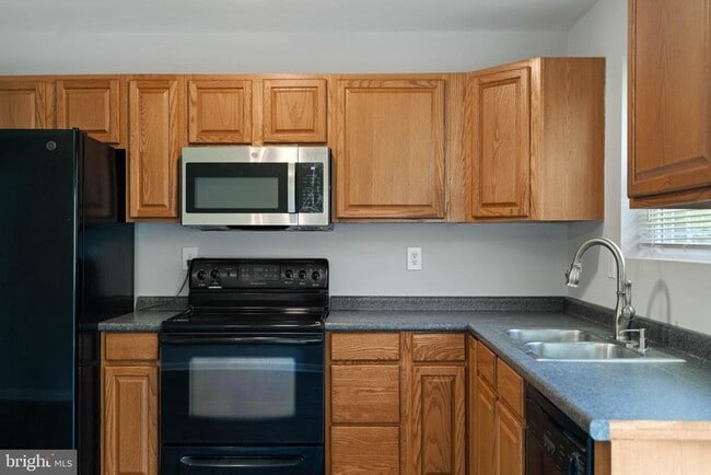 Building Photo - 430 Cedar Creek Dr